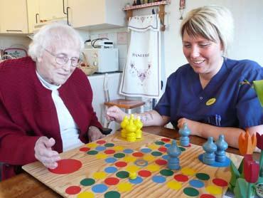 I LEVA HELA LIVET har personal inom äldreomsorgen visat att det finns både kunskap och idéer om hur man kan arbeta för de