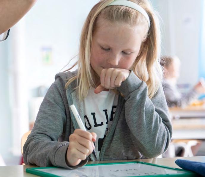Var sjätte vecka träffas skolledning, lärare och elevhälsa under två dagar för att utvärdera och planera insatser, och två gånger per läsår gör lärarna betygsprognoser som är en nulägesbedömning av