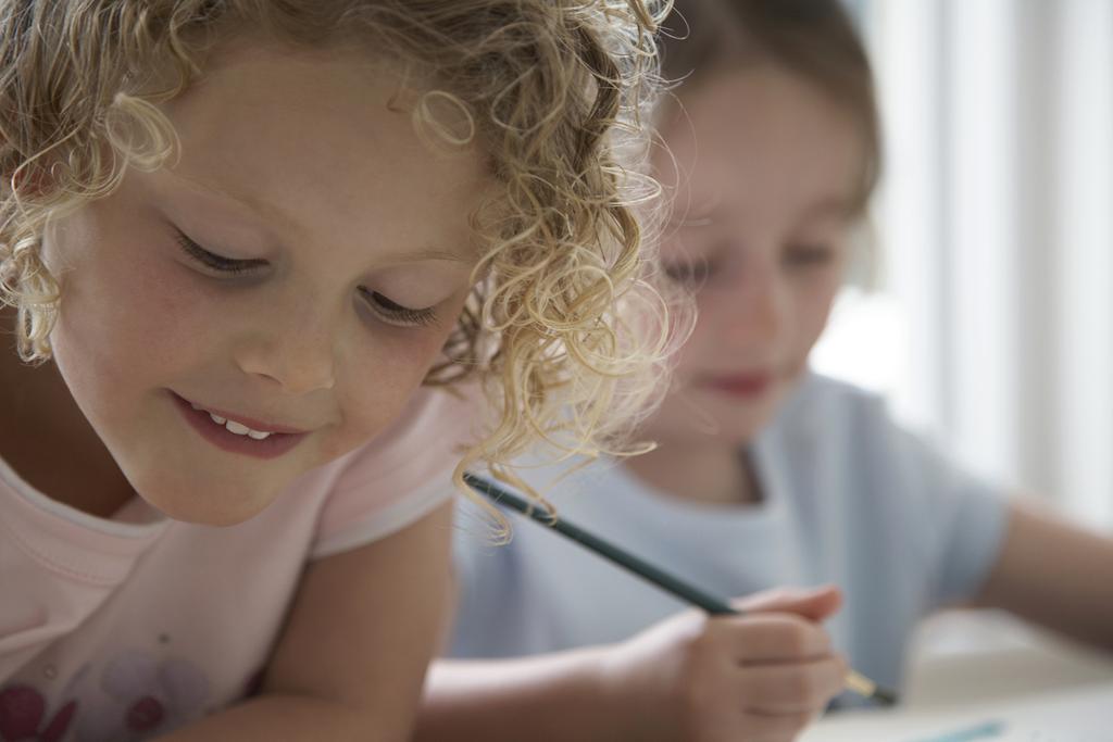 Skolan först. Utbildning bryter barriärer och öppnar möjligheter. Därför är det viktigt att vi fortsätter att utveckla, inte avveckla, förskola och skola.