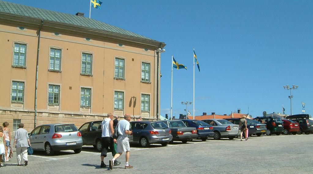 8 Trafikstrategi för Karlskrona Vision Stortorget, Ristorget Bilparkeringen mot Rådhuset är högt belägen i förhållande till den låga blickpunkten när man kommer nerifrån Borgmästaregatan.
