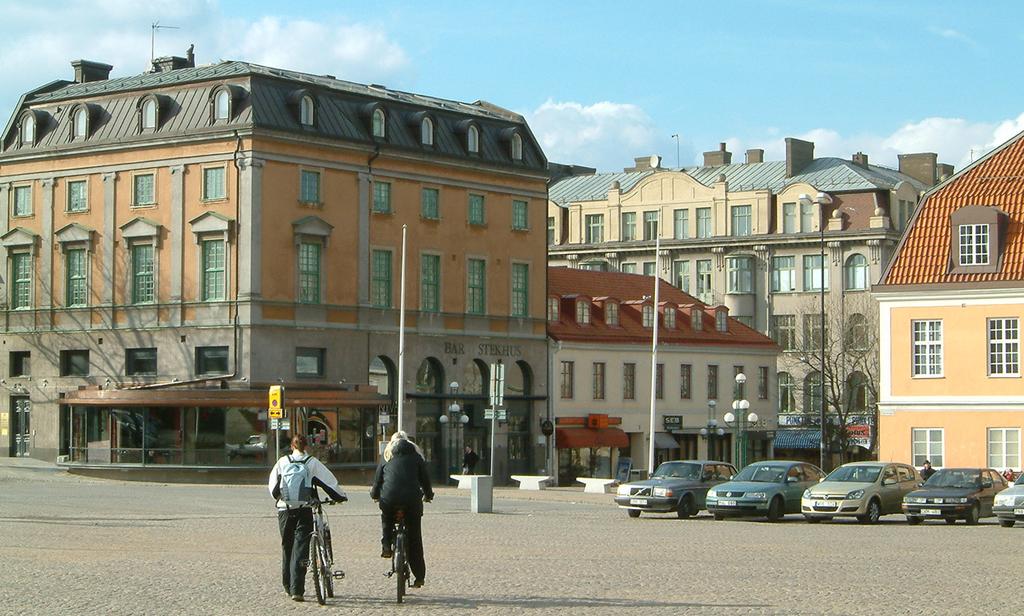 2 Trafikstrategi för Karlskrona Vision Stortorget, Ristorget Bottenvåningarnas godsida och vistelsevärdet framför dem