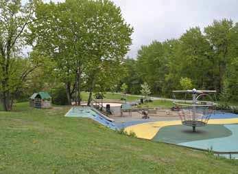 SOCA V Parker och rekreation Anlagda platser i stadsdelarnas parker utgörs främst av lekplatser och ytor för sport och idrott.