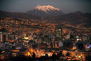 Kvällen är fri att spendera på egen hand. (F,L) Dag 12: Puno till La Paz. Vi korsar gränsen in i Bolivia och kommer till Andernas minst befolkade område.