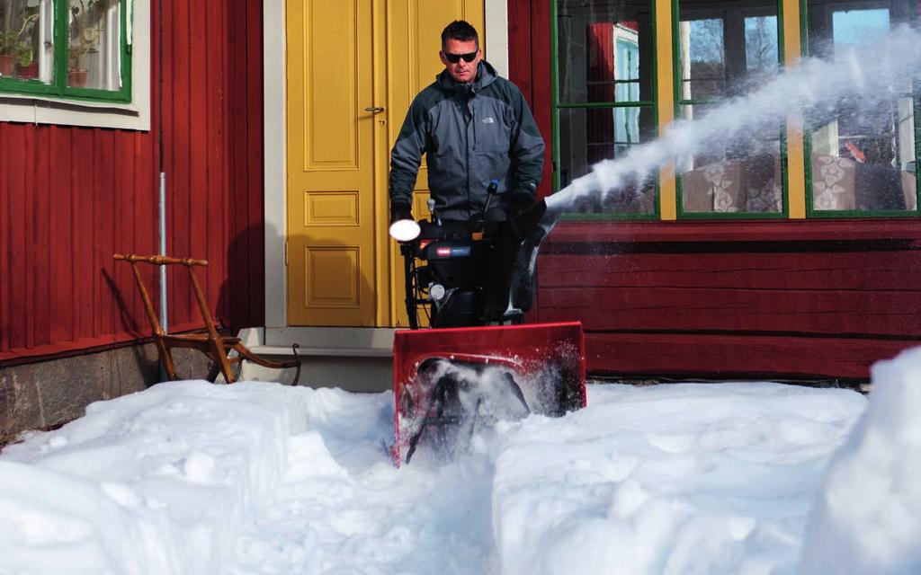 TORO POWER MAX 8.26 OEV Behändig snöslunga för dig som behöver kraft och kapacitet i snöröjningen. Perfekt för medelstora uppfarter och på platser där det snöar ofta.
