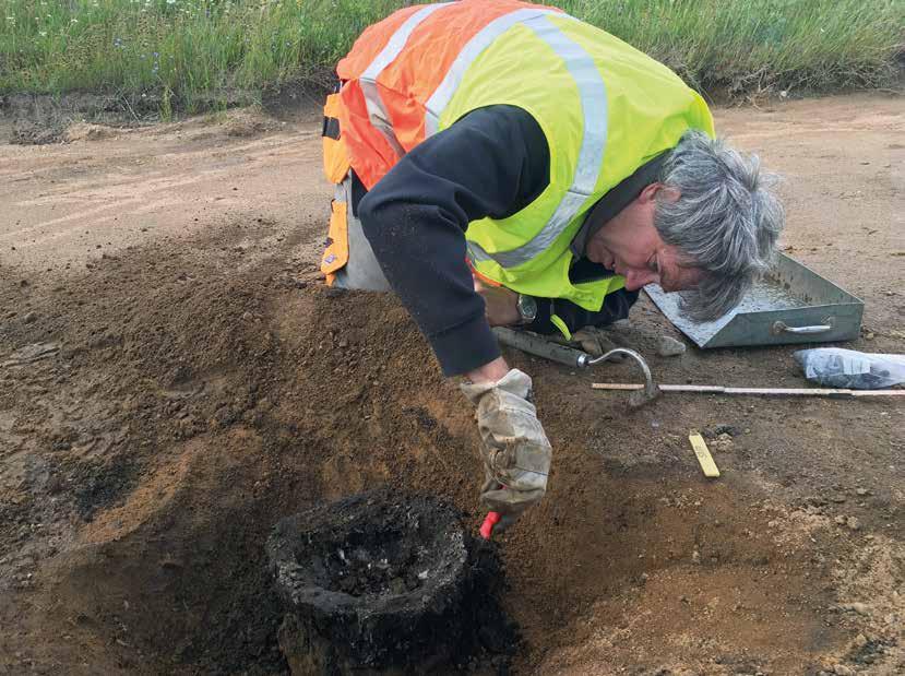 En arkeologisk undersökning av gravar och boplatslämningar i Remmene socken 11 Gravfältet Några hundra år senare, omkring år 200 f. Kr.