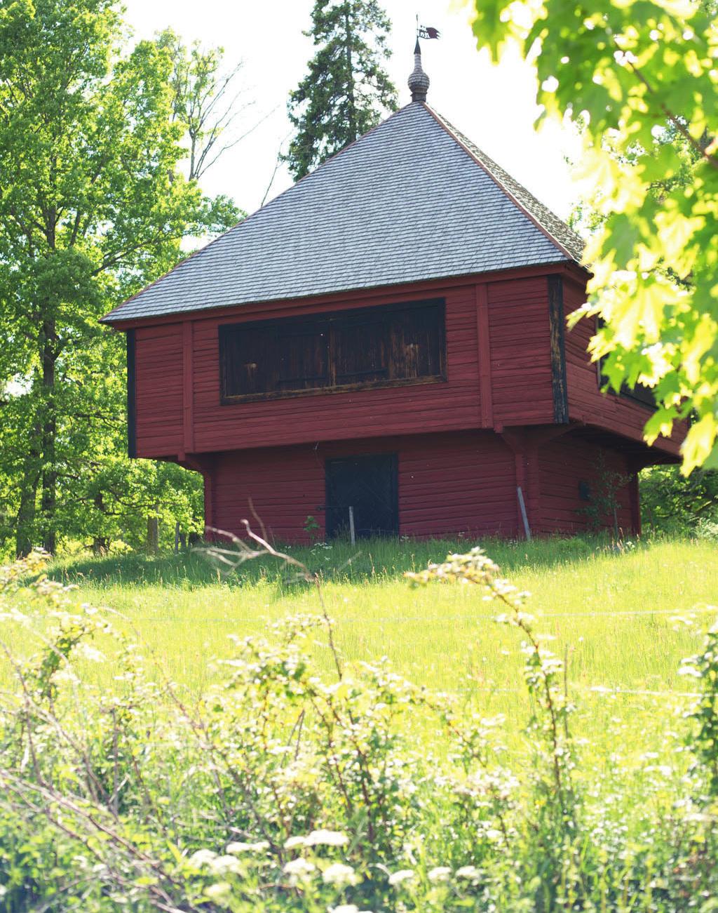 Kulturmiljö Historia Stora delar av Högsjö är klassat som kultur område. Även på Högsjögård finns bevarat en del kulturbyggnader. Där finns t. ex.