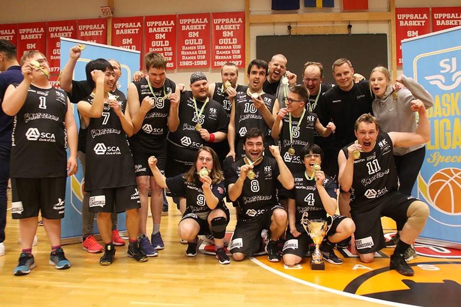 Sida 3 Svenska mästare 2017 13-14 maj avgjordes SM slutspelet i Basketligan Special i Rosendalshallen i Uppsala.