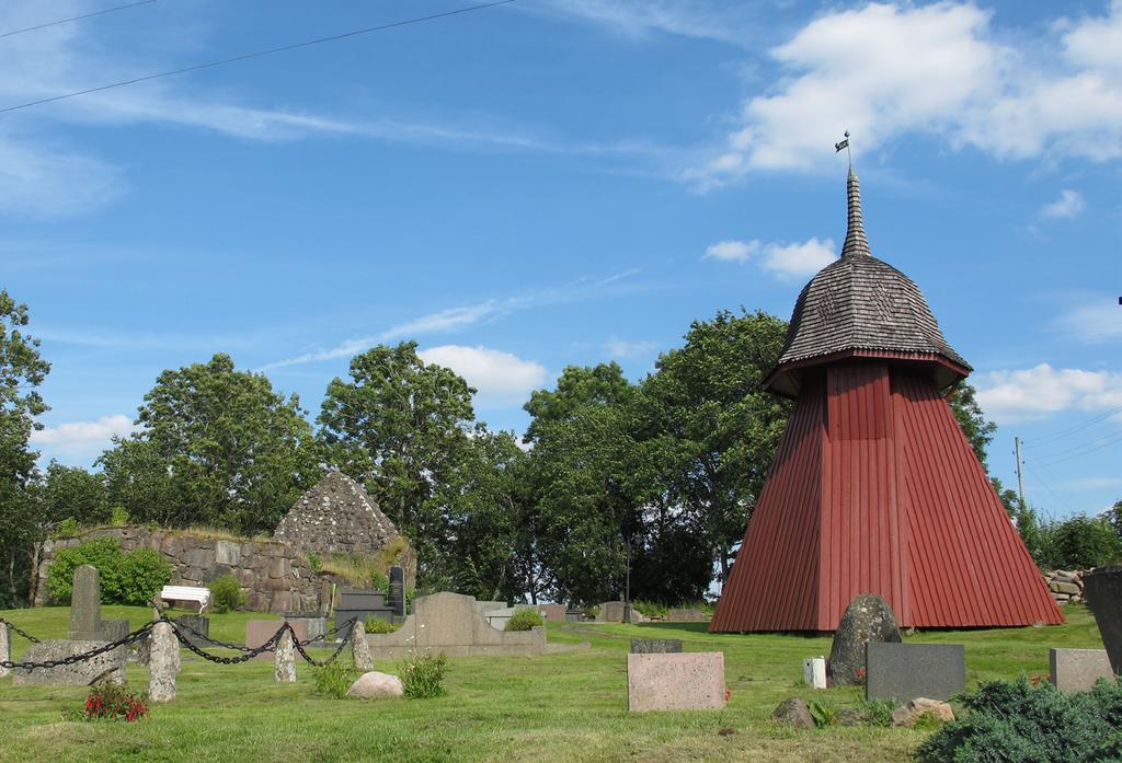 Södra Vånga kyrkoruin Södra Vånga församling hade en egen kyrka från medeltiden fram till 1866, då den var i så dåligt skick att den måste överges.