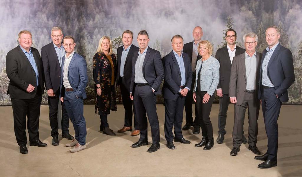 FÖRVALTNINGSBERÄTTELSE / BOLAGSSTYRNINGSRAPPORT Koncernledning Från vänster; Magnus Svensson (direktör Inköp & logistik), Jan Svedjebrant (chefsjurist), Jerry Larsson (affärsområdeschef Trä), Stina