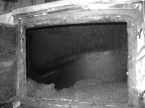 Naime ukoliko jedan od ventilatora ubacuje višak vazduha, otvori na poklopcima (za falš vazduh) služe da taj višak vazduha izađe van sušare. Isti su pri akciji gašenja požara deblokirani i otvoreni.