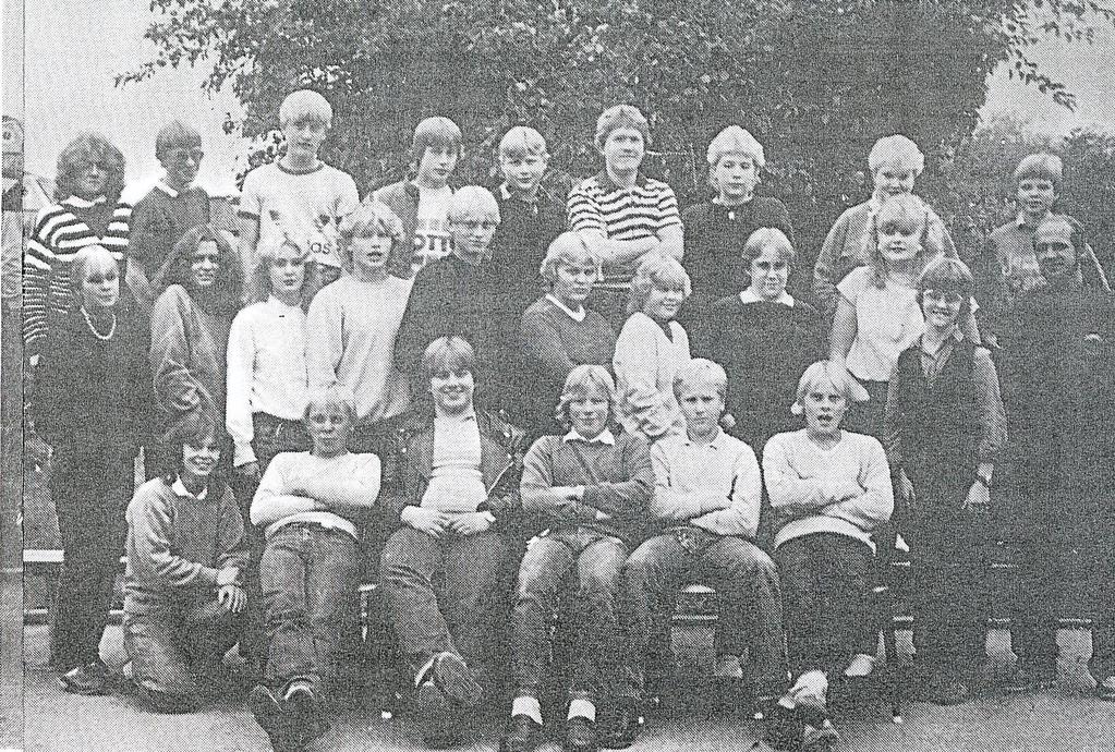 198-198 klass 9A B C D E F Lysingskolan 1 4 5 8 9 1 15 1 18 19 0 1 4 5 1. Rose-Marie Öijer Norra Vägen 5. Johan Pettersson Vadstenavägen 8. Göran Magnusson Aspvägen 15.