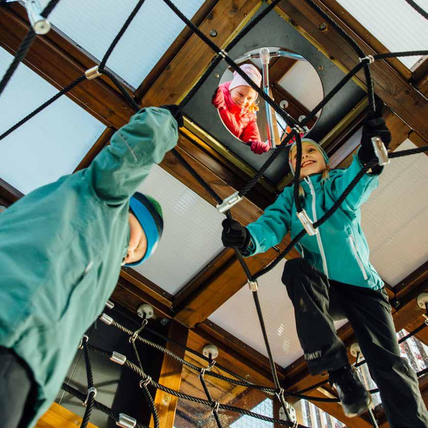 GARANTIER 20 år 15 år 10 år 5 år 3 år 1 år Komponenter och strukturer i stål och högtryckslaminat (HPL) Komponenter av glasfiberarmerad plast (repfästen) Rötskyddsbehandlade komponenter av trä utan