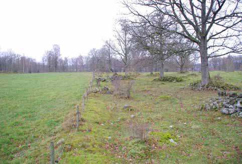 KVÄNARP Ett gravfält, de s.k. Bonnahögarna, med 75 högar ligger i byns södra delar, vid Södragården, och det är troligt att den förhistoriska enheten bör ha legat där i trakterna.