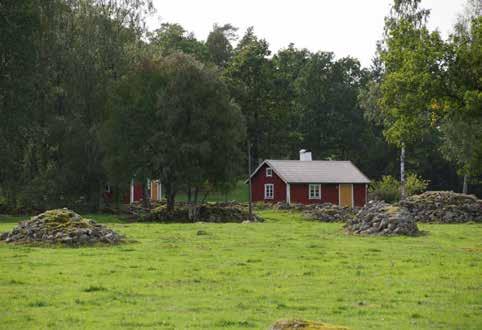 HÖRDA-KLÖVARYD Dagens bebyggelsemiljö har en tydlig agrar prägel med mangårdsbyggnader och ekonomibyggnader, med något undantag, från 1800-talets andra hälft och 1900-talets början.
