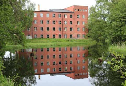 LAGANS TEXTILFABRIKER Lagans textilfabriker, eller Smålands Yllefabriker, har sedan det tidiga 1900-talet legat strax utanför samhället Lagan, där Skålån rinner ut i Lagan.