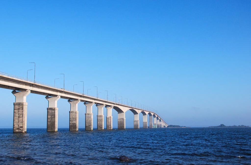 TEMA: RENOVERING TEMA: RENOVERING STORA UNDERHÅLLSBEHOV PÅ SVERIGES LÄNGSTA BRO Ölandsbron började byggas i slutet av 1967 och öppnades för trafik 1972.