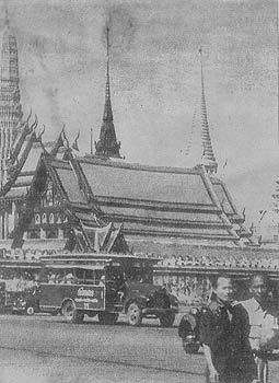 1933(พ.ศ.2476), a Chinese businessman invested in another public bus company, called บ. ธนนครขนสง จ าก ด.