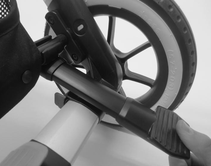 1.3 The Curb Lifter is used as a lever by pushing down with the foot to lift the front wheels. WARNING When using never release your hands from the handle of the pram. Use Curb Lifter with caution. 1.