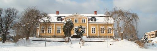 Vad händer med Fullersta gård? Det är många som undrar vad som håller på att hända med vår pärla Fullersta Gård och om det finns några planer på vad gården ska användas till.