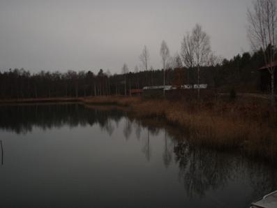 Den gamla lastbryggan syns i bakgrunden.