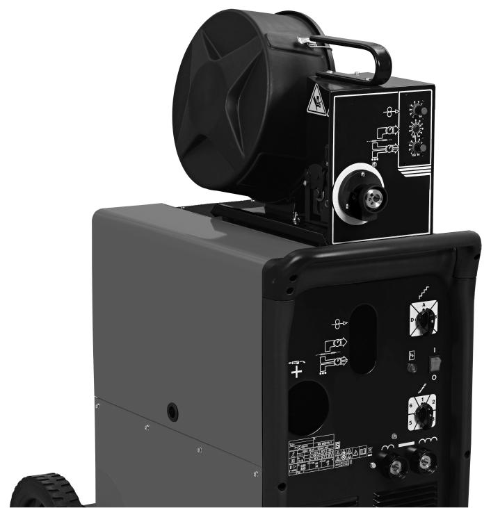 Huvudströmbrytare 5- Wyłącznik główny 5- Opća sklopka 6- Earth cable connection sockets 6- Tomadas de ligação cabo massa 6- Uttag för anslutning av massakabel 6- Gniazdka do podłączenia przewodu 6-