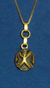 ENKELE SUGGESTIES als steun voor HET VREDESHUIS Origineel en tijdloos geschenk Bronzen Sleutelhanger (kan ook als hanger gebruikt worden) Peace Energy van beeldhouwer Frans Wuytack 15 *** Word