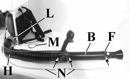Montarea tuburilor / a mânerului 1. Introduceţi mânerul (A, Fig. 1-5) pe tubul (B), având grijă ca crestătura (C, Fig. 2) de pe mâner să fie introdusă în nervura (D, Fig. 3) de pe tub. 2. Montaţi cele două piese (E-F, Fig.