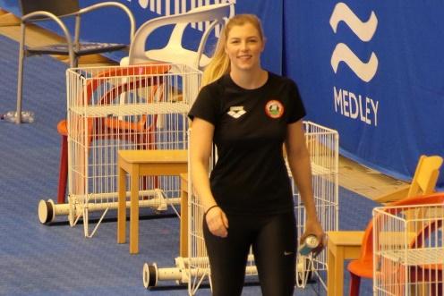 Linnéa och Joline kämpade på bra och simmade in strax över sina