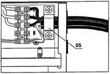 2.2. PLACERING Placera maskinen på ett stationärt, horisontalt, torrt underlag, från vilket det inte löser sig damm eller dylikt till sugluft (frontgaller).