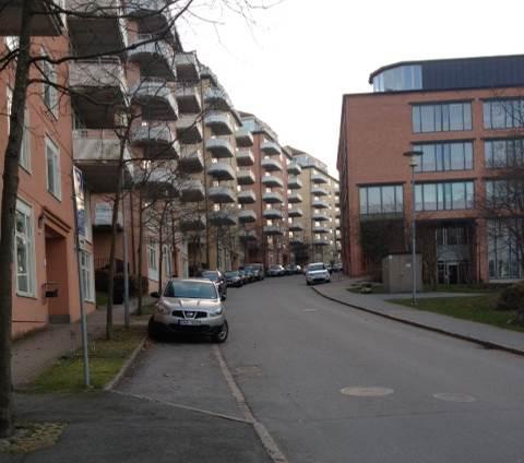 grönytor i form av strandpromenad, parker och naturmark. I norra delen av planområdet finns ett öst-västligt stråk med naturmark som kallas för den gröna foten.