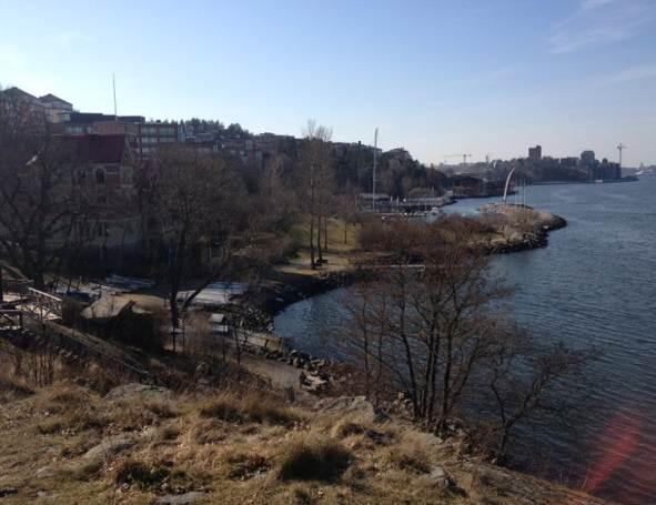 Vid Villa Grönkulla finns ett berg med vid utsikt över farleden och inloppet mot Stockholm.