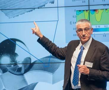 På Hannovermässan i april 2015 presenterade Guillermo E. Morales-Espejel SKF Generalized Bearing Life Model. 28 ytan.