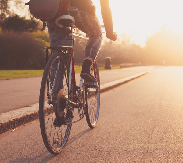 Vill du tillbringa en sommardag vid vattnet eller en vinterdag på plogad skridskobana cyklar du enkelt ned till Vallentunasjön.