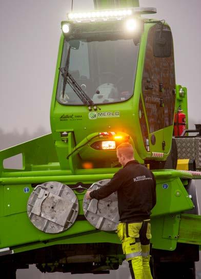 Jimmy är en av tre i företaget Stefans Krantransporter i Nykvarn några mil från Södertälje. Jimmys pappa Stefan och morbror Anders kör varsina kranbilar medan Jimmy kör Merlon.