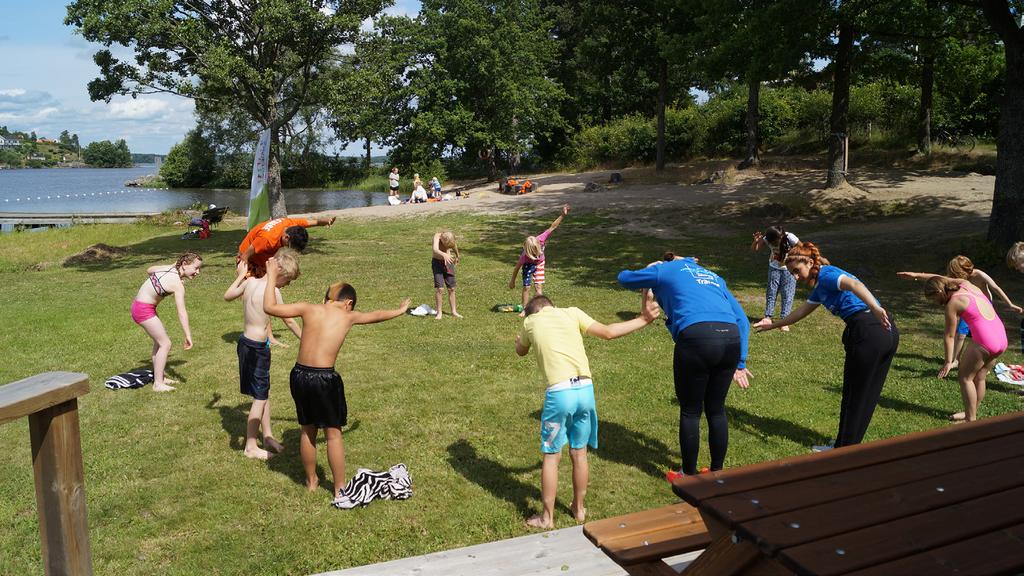 Eskilstuna Simklubb ordnar varje sommar simskolor runt om i Eskilstuna. Dock räcker sällan deras platser till för alla osm vill deltaga.