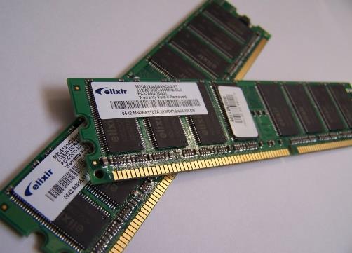 RAM-minne (Random Access Memory) Bland det första jag brukar titta på är hur mycket RAMminne en dator har. 4 GB räcker fortfarande för basbehov, men 6-8 GB är att rekommendera. Vad är RAM-minne?