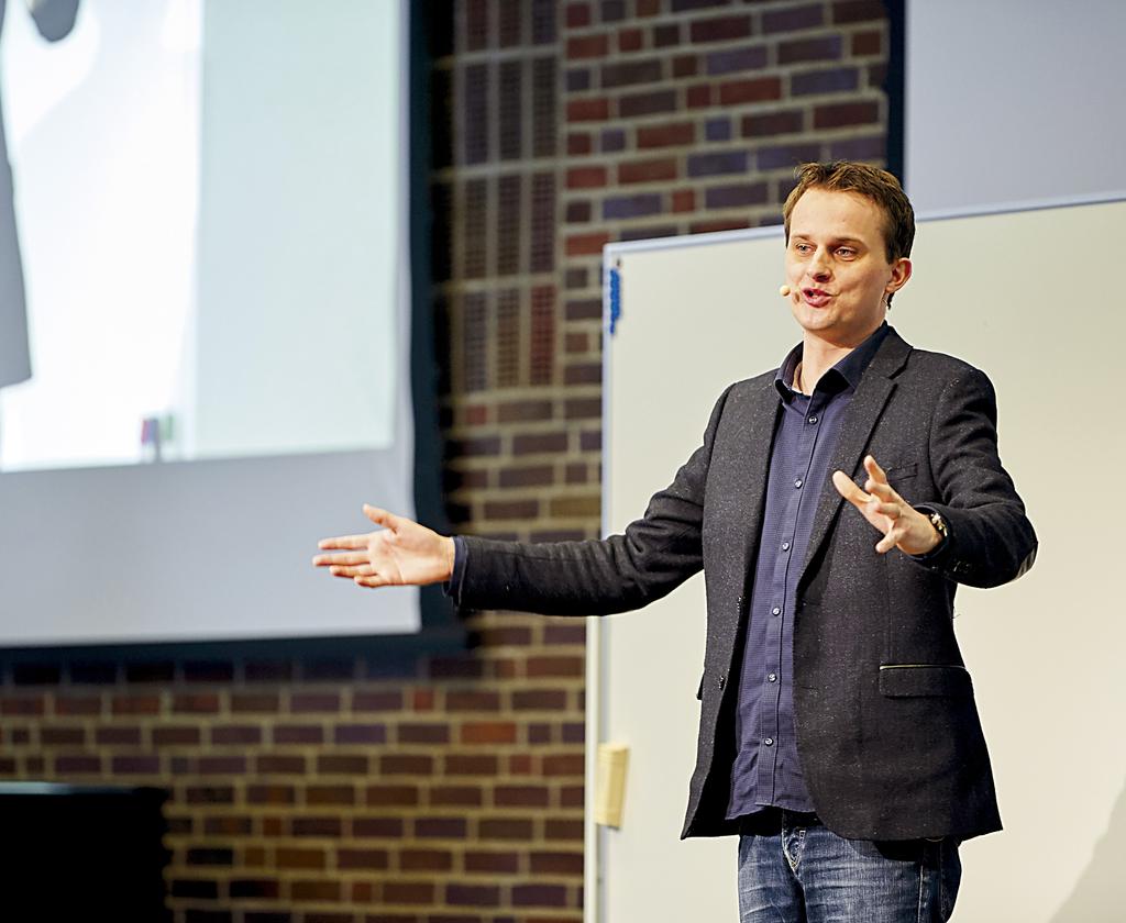 Så kald det lige hvad du vil Af Tommy Krabbe Resumé: I artiklen sættes fokus på nødvendigheden af social