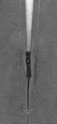 14 Blixtlås Blixtlås Nålposition: raksöm nr 1 den nål som passar för tyget blixtlåsfot nr 4 höger eller vänster Förberedelse tråckla eller nåla i blixtlåset tygkanterna ska mötas ovanför blixtlåsets