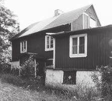 8 Christineberg är ett av de få bevarade bostadshusen från tiden före 1850. Se sid 22.