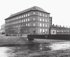 Sockerbruken var 1700-talets mest betydelsefulla industrianläggningar och Gamlestadens fabriker var under många år Göteborgs största textilindustri.