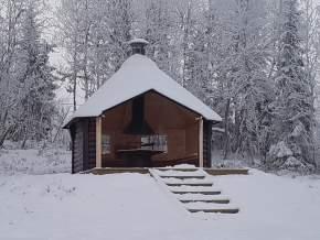 Frostviksskolans elever. Årskurs 7 serverade fika till åskådarna.