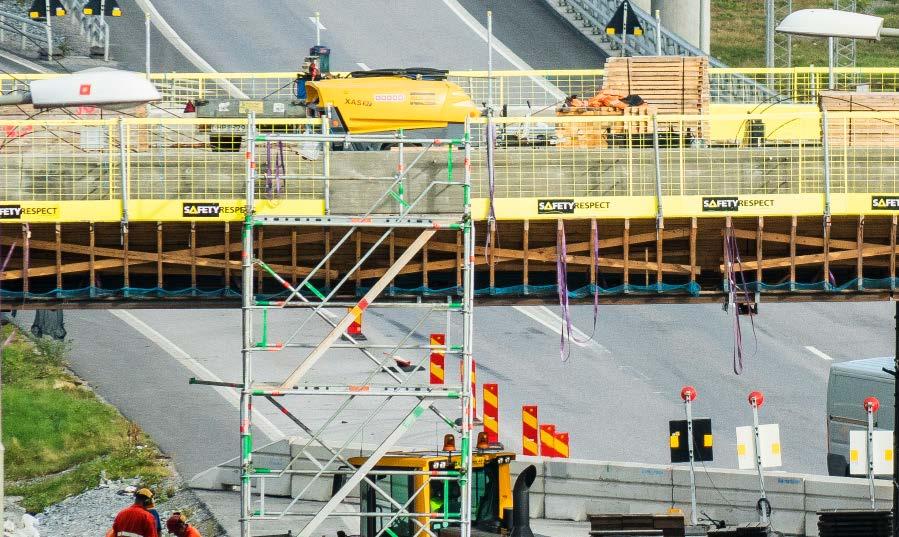 Vid behov av takskydd kan Hallsystem monteras i träkonstruktionen, infästning sker då med stag.