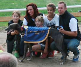 SM tecken obesegrad genom kvart o semi med mästerskapets bästa tider i samtliga lopp, två månader senare vinner han Puppy Derby.