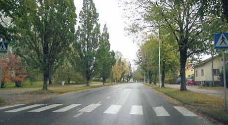 Hangon liikenneturvallisuussuunnitelma 2008 Hangö trafiksäkerhetsplan 2008 59 Suojatien lyhentämistä esitetään Halmstadinkadulla koulun kohdalla (toinen suojatie jo