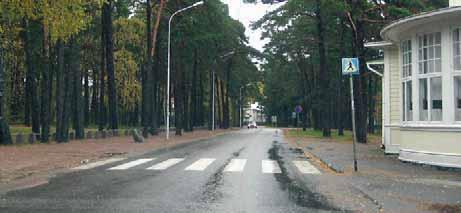 60 Hangon liikenneturvallisuussuunnitelma 2008 Hangö trafiksäkerhetsplan 2008 Korotettuja suojateitä ja liittymiä suositaan etenkin taajamakeskustoissa ja asuntoalueilla.
