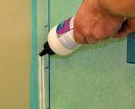 Mät ut och kapa vådernas längd (från golv till tak) och lägg på cm för ett utvik på golvet.