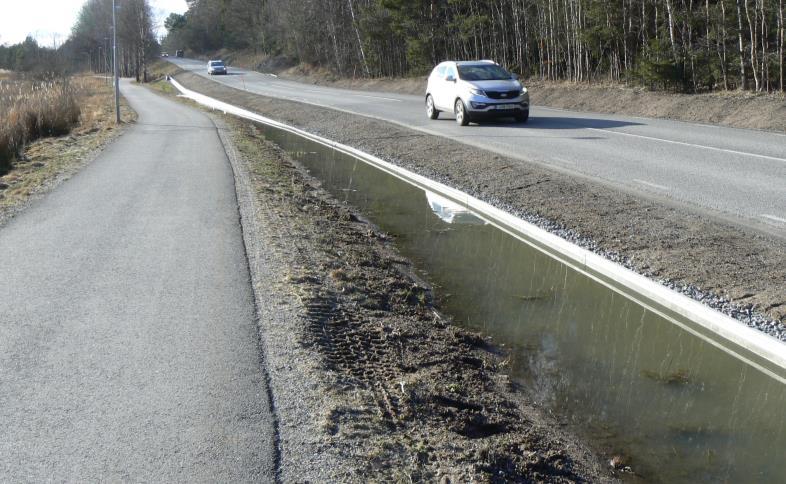 under vatten. Även tunnel nr 3 mynnade i vattensamlingen men hade hela vägen en luftspalt på åtminstone några cm (bild 16).