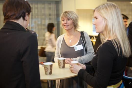 ETT VANLIGT INTERVJUSCENARIO Inledning med allmänt prat ev kaffe/te, väder sv Presentatin av arbetsgivaren samt