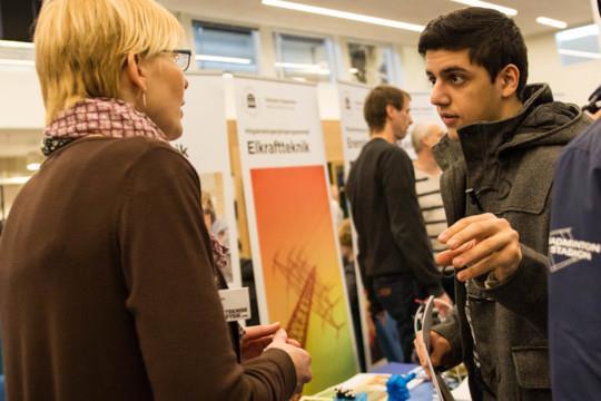 PRESENTATION OM DIG SJÄLV Bakgrund ch uppväxt Utbildningar (krt)