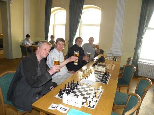 "Bierteam" scoort matig in Praag Willem Broekman Ter uitdaging was er al een wat prikkelende tekst op onze website verschenen. Ons enige bierteam heeft concurrentie gekregen.